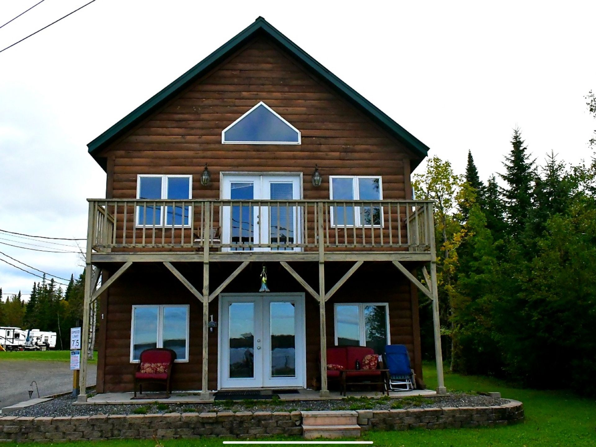 a small log cabin in the snow with trees in the background