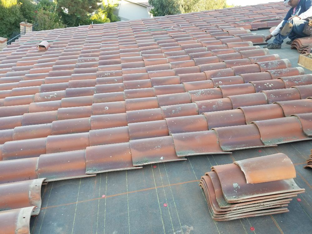 A roof with a lot of tiles on it