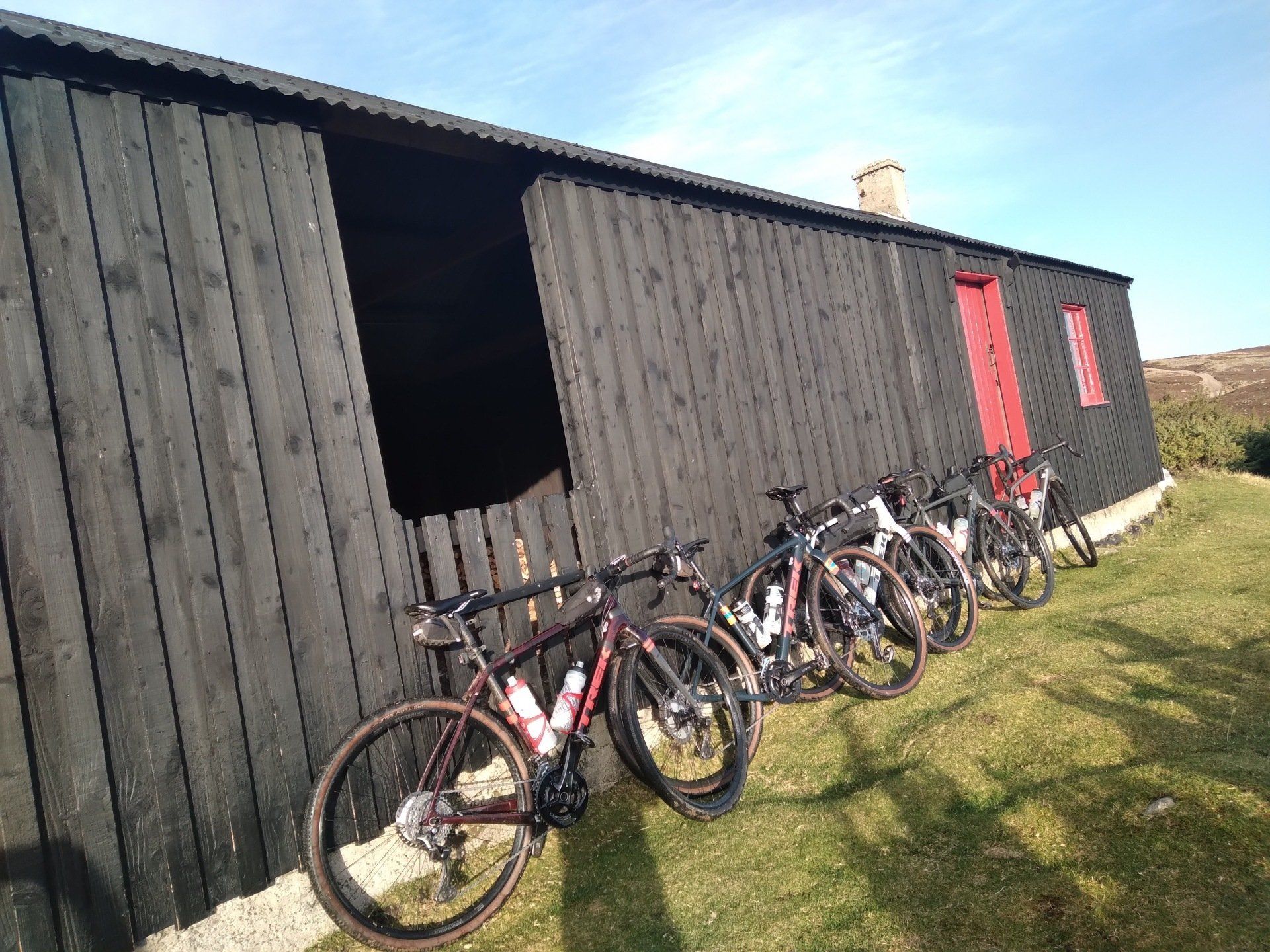 a row of bikes are parked in front of a black building