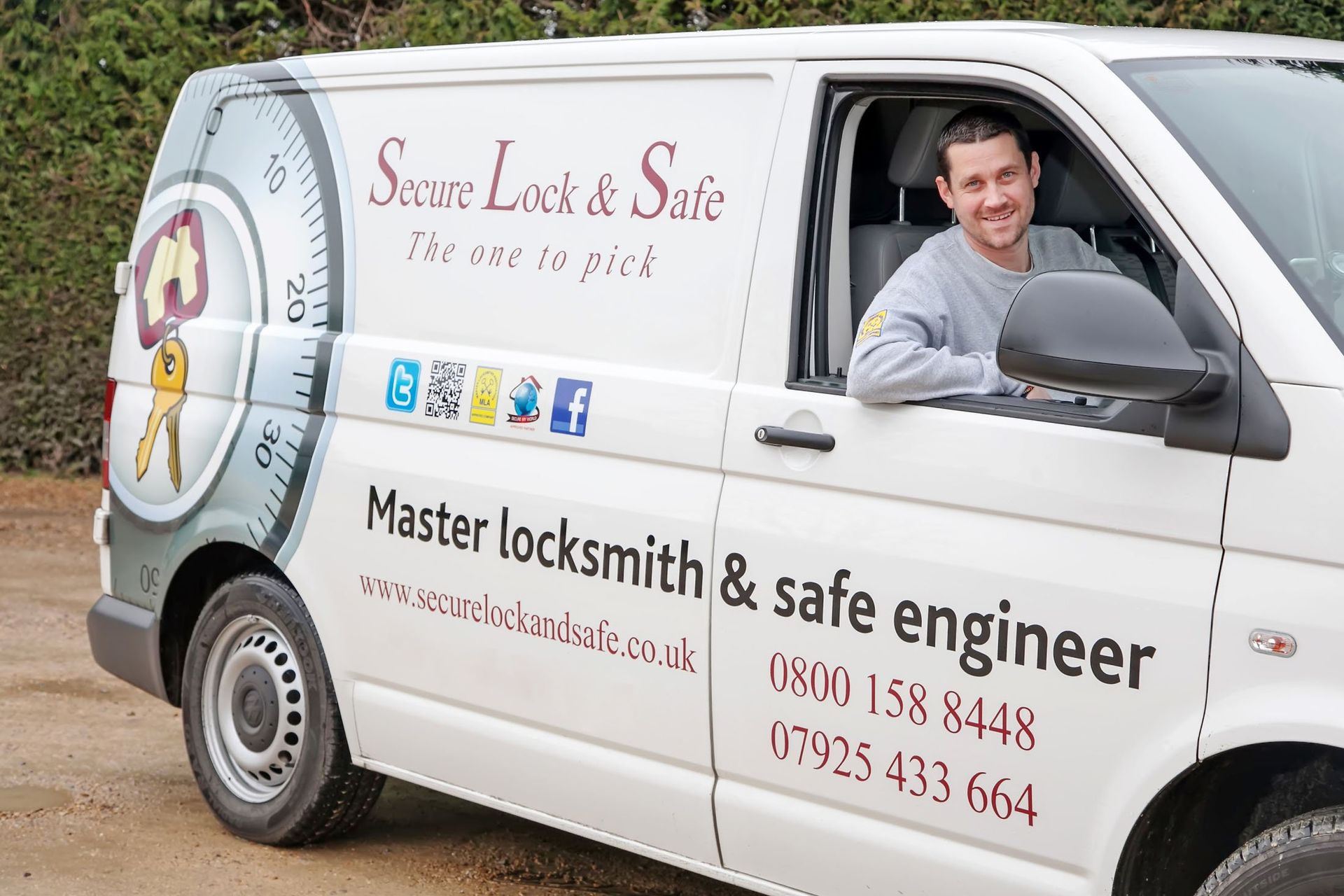 Headshot photographer Reading, locksmith