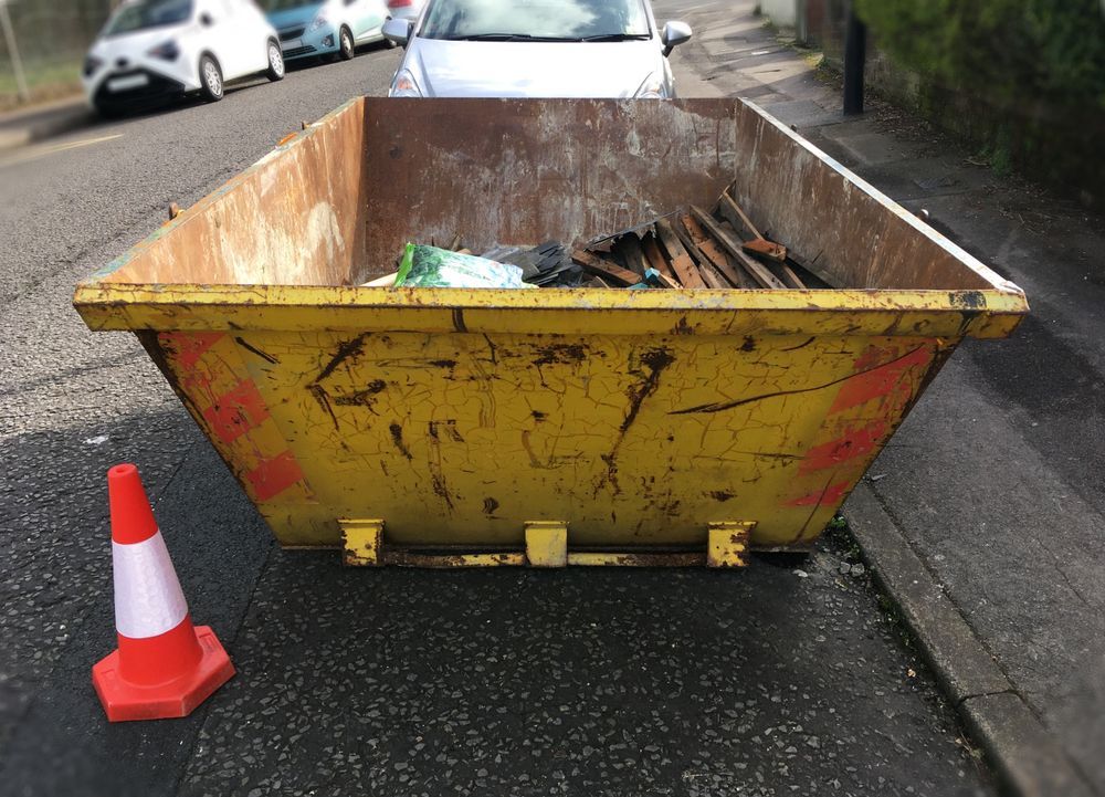 Yellow Dumpster on A Street Next to A Traffic Cone. Cars Parked in The Background — UBIN in Casino, NSW