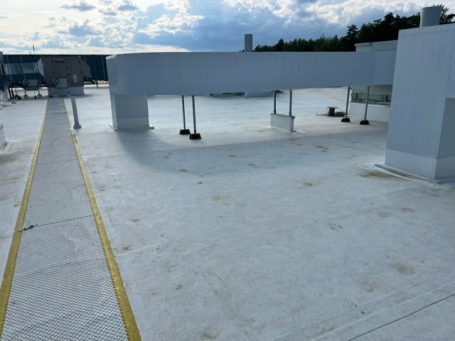 A white roof with a yellow line on it