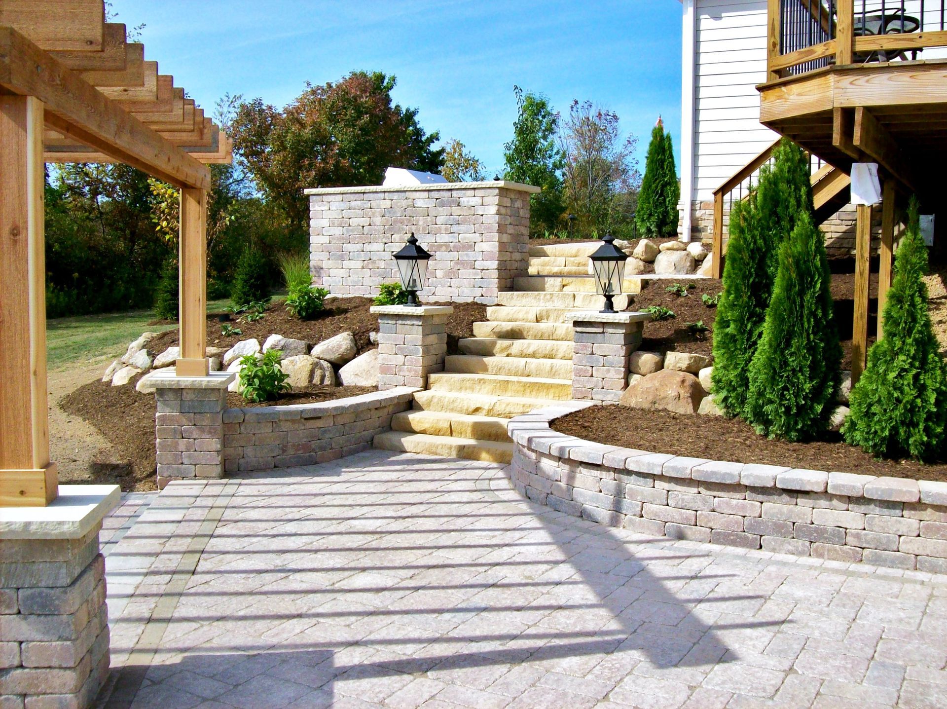 Residential | Stoney Creek Landscaping | Lawn Maintenance