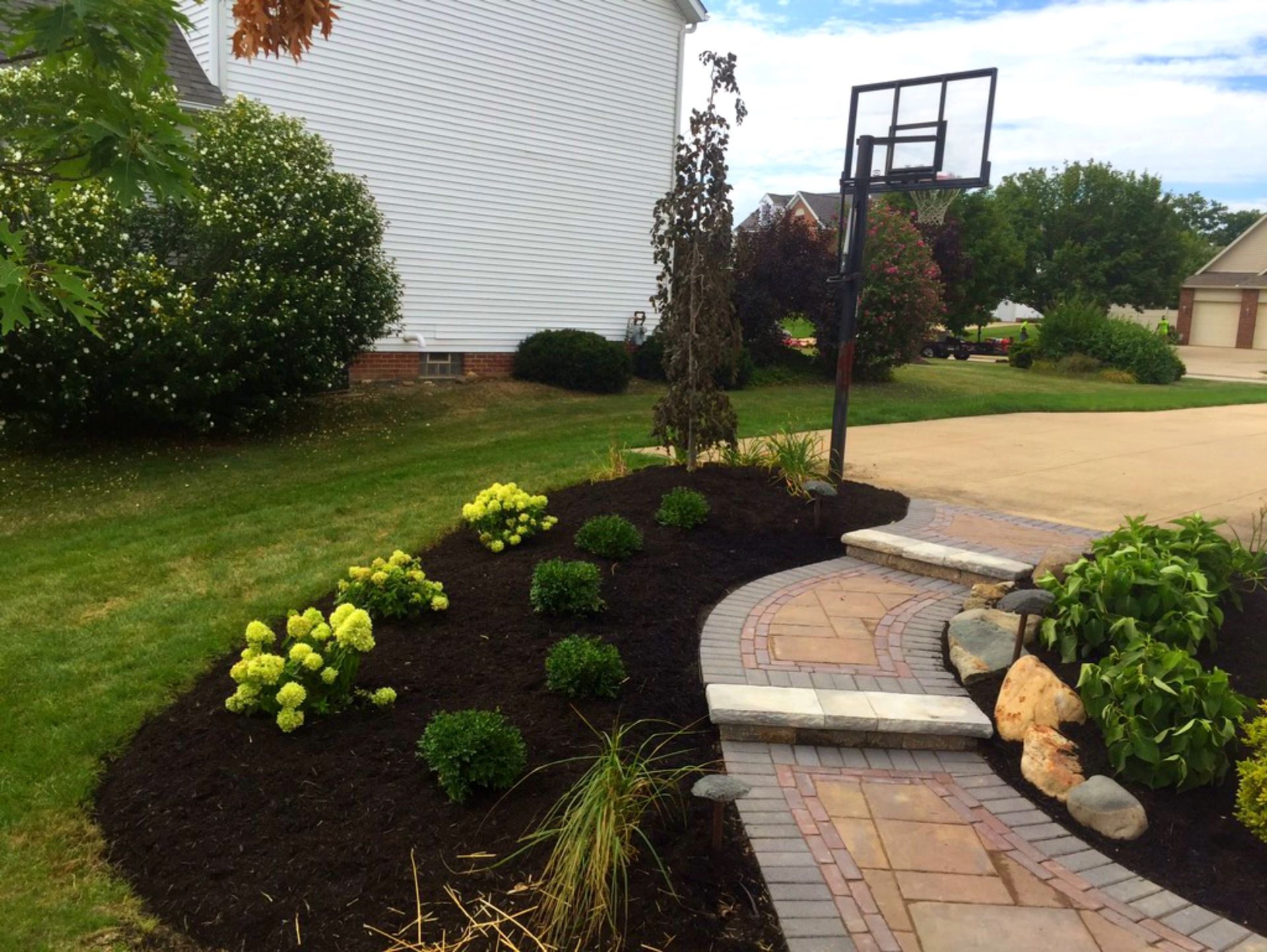 Residential | Stoney Creek Landscaping | Lawn Maintenance