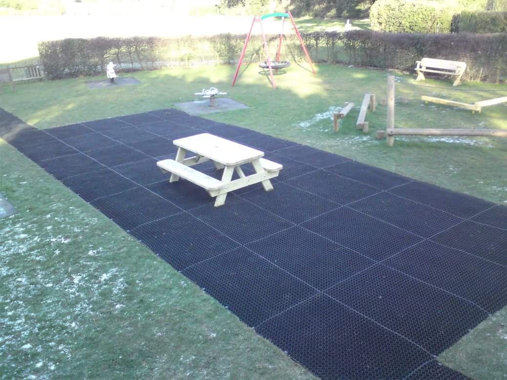 grassmats with picnic table