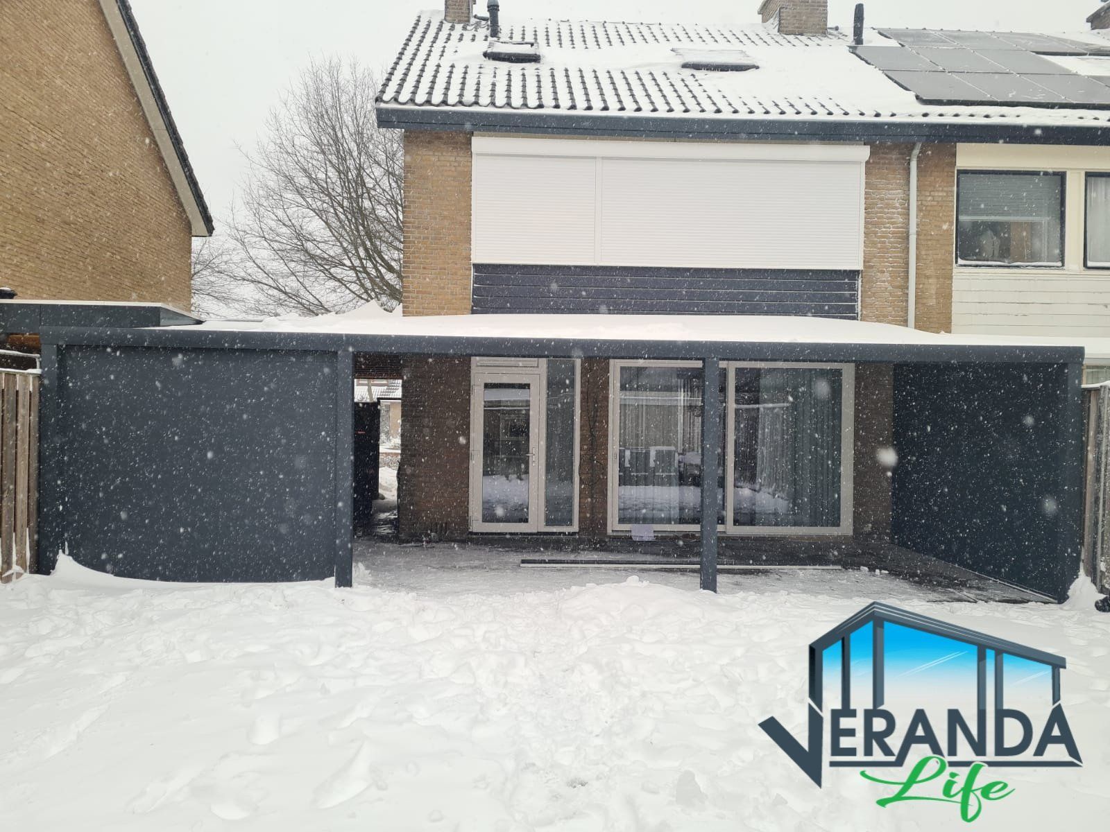 Een foto van een huis met onderaan de woorden verandaleven