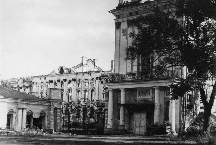 1944. Destruction of the palace by the Zubovsky Corps