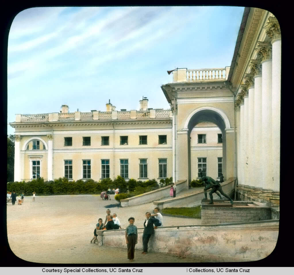 Detskiy_dom_v_Alexandrovskom_dvorce.jpg