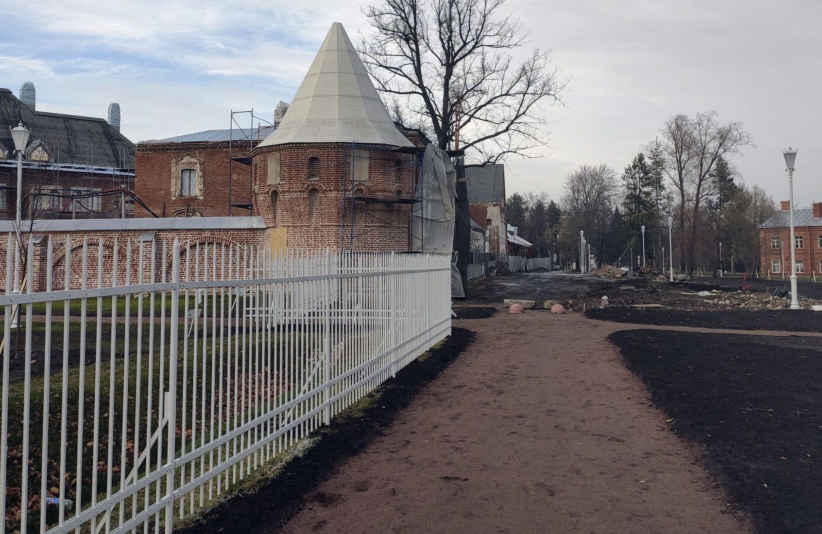 Забор у Фёдоровского городка. 2021 г.