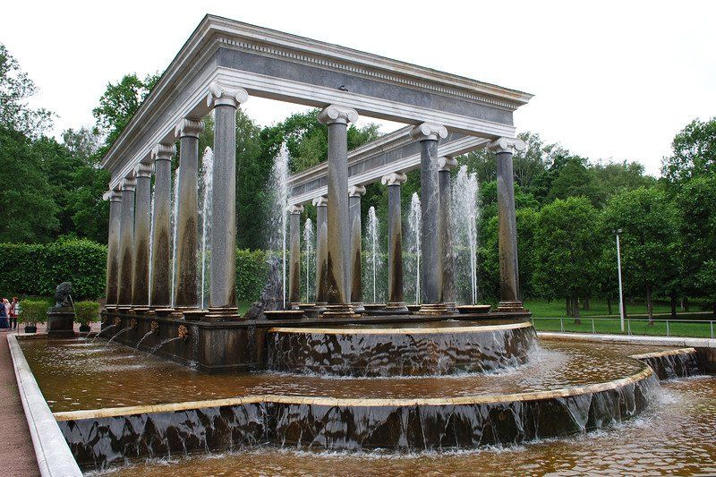 Фонтан Львиный каскад