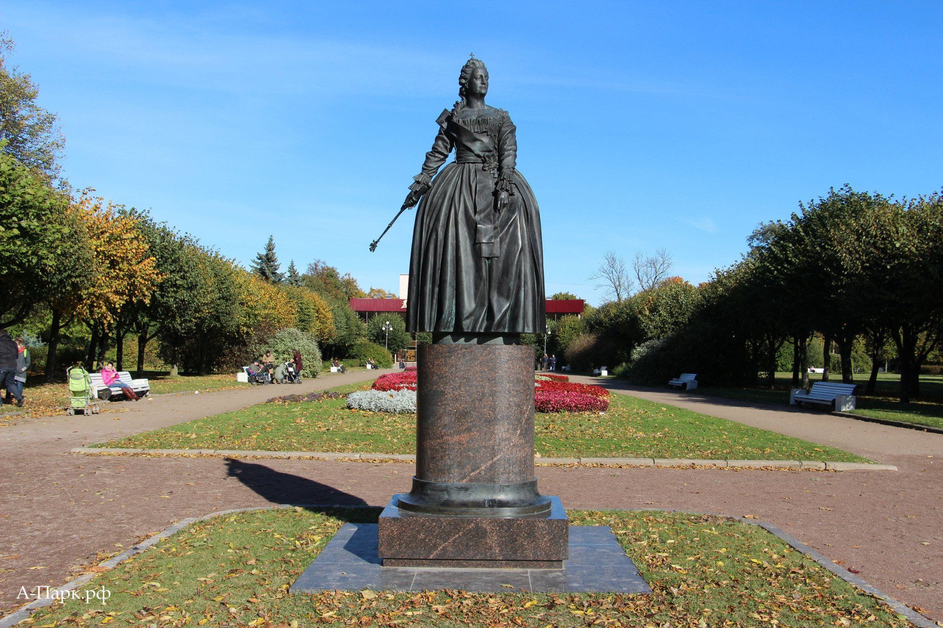 Памятник пушкину в городе пушкин. Памятник Екатерине 2 в Царском селе. Царское село памятник Екатерине II. Памятник Екатерине 2 Пушкин. Памятник Пушкину Екатерининский парк Царское село.