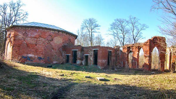 Руины Баболовского дворца до начала работ по консервации
