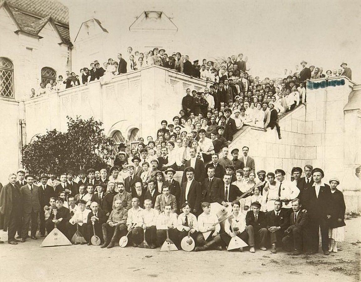 Студенты Агрономического института у Фёдоровского городка. 1918 год