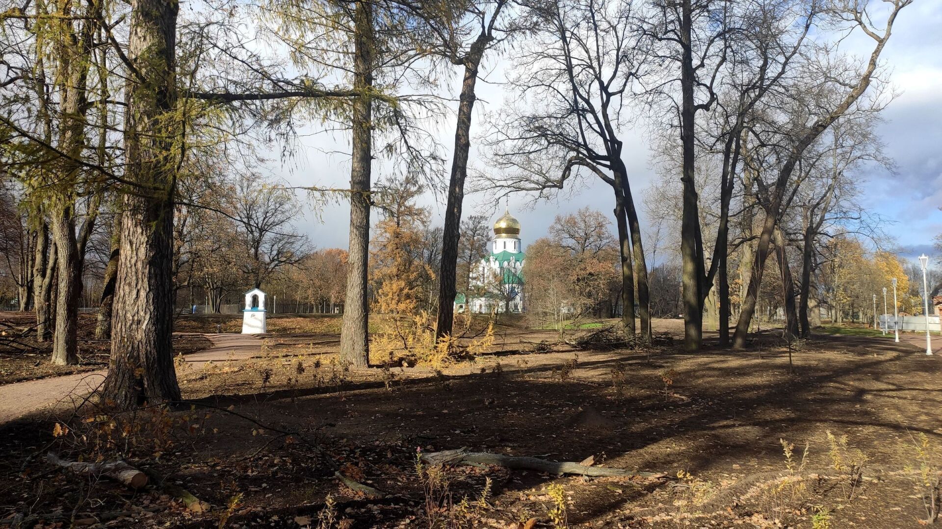 Вид на Фёдоровский собор и фонарь в виде звонницы