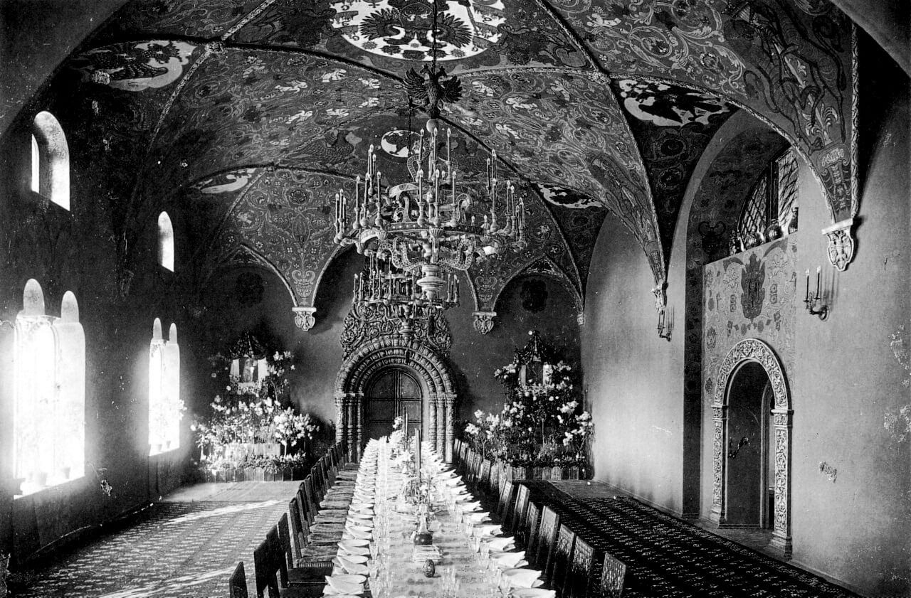 В трапезной Фёдоровского городка. Примерно 1917 год