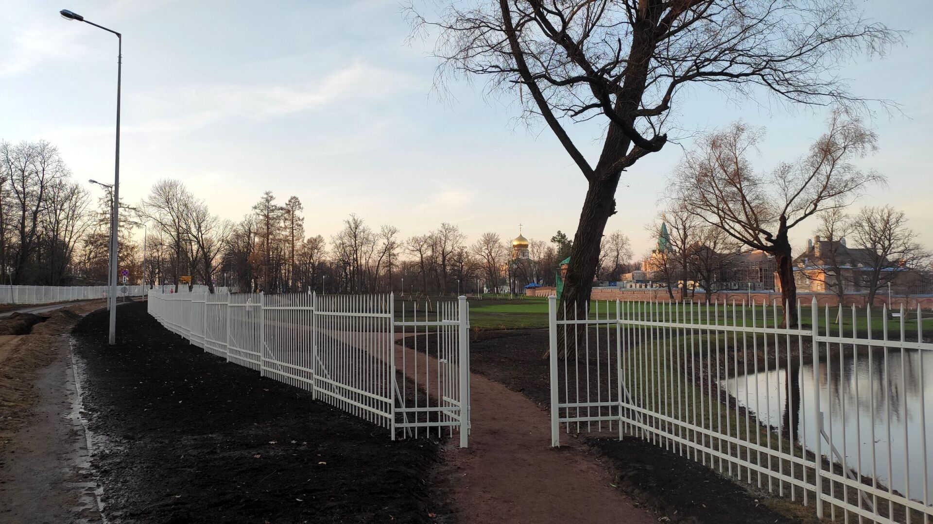 Забор вокруг Фёдоровского городка в Пушкине