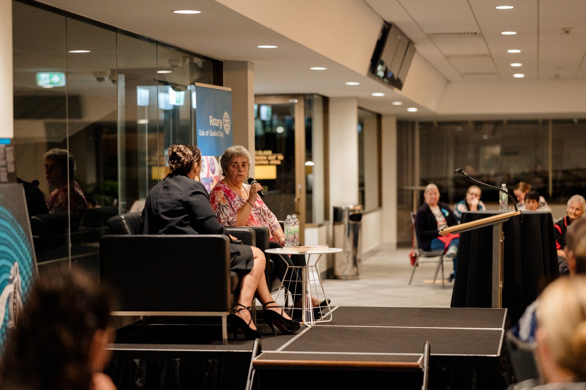 A group of people are sitting in chairs in a room.