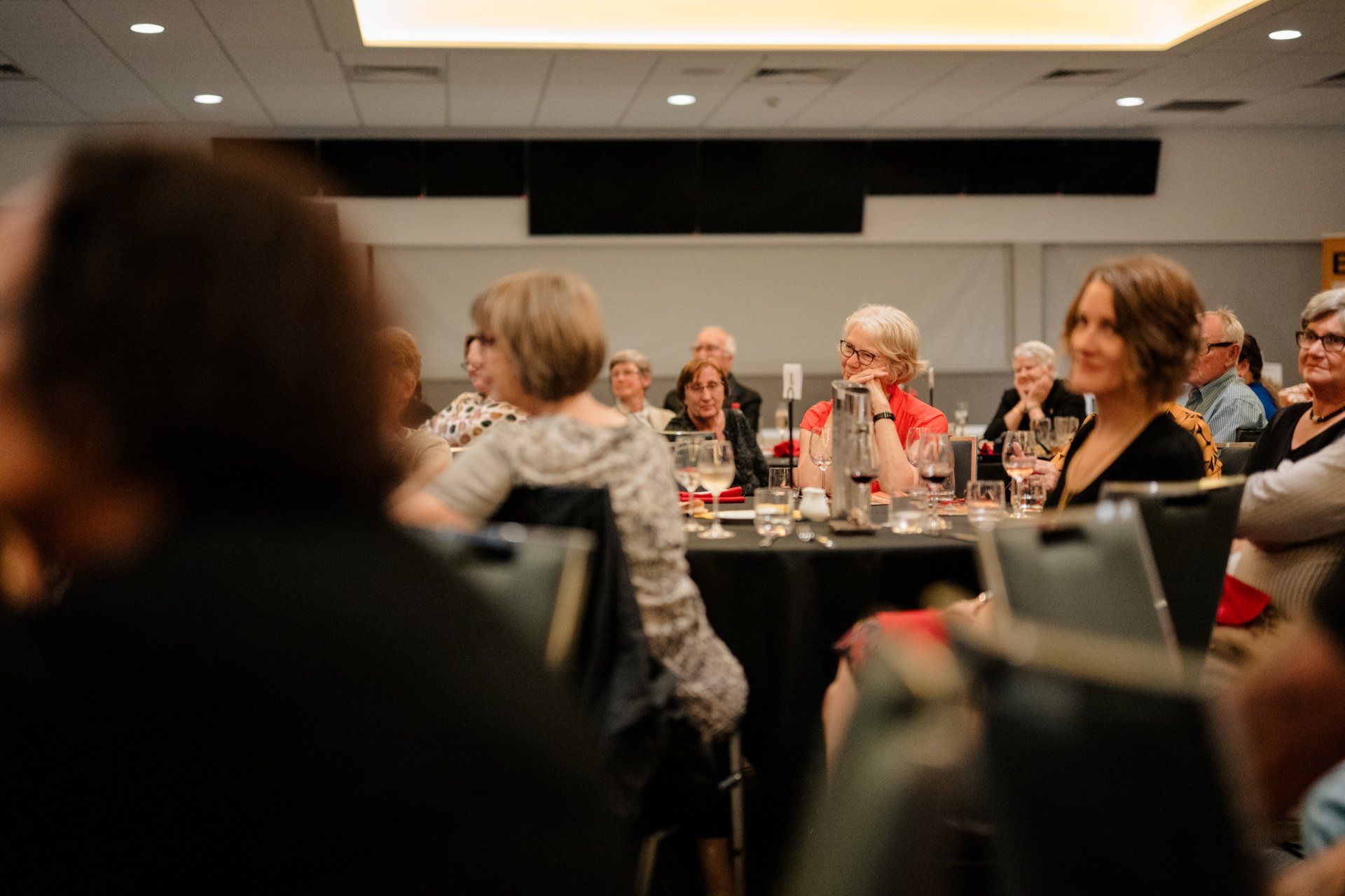 A group of people are sitting at tables in a room.