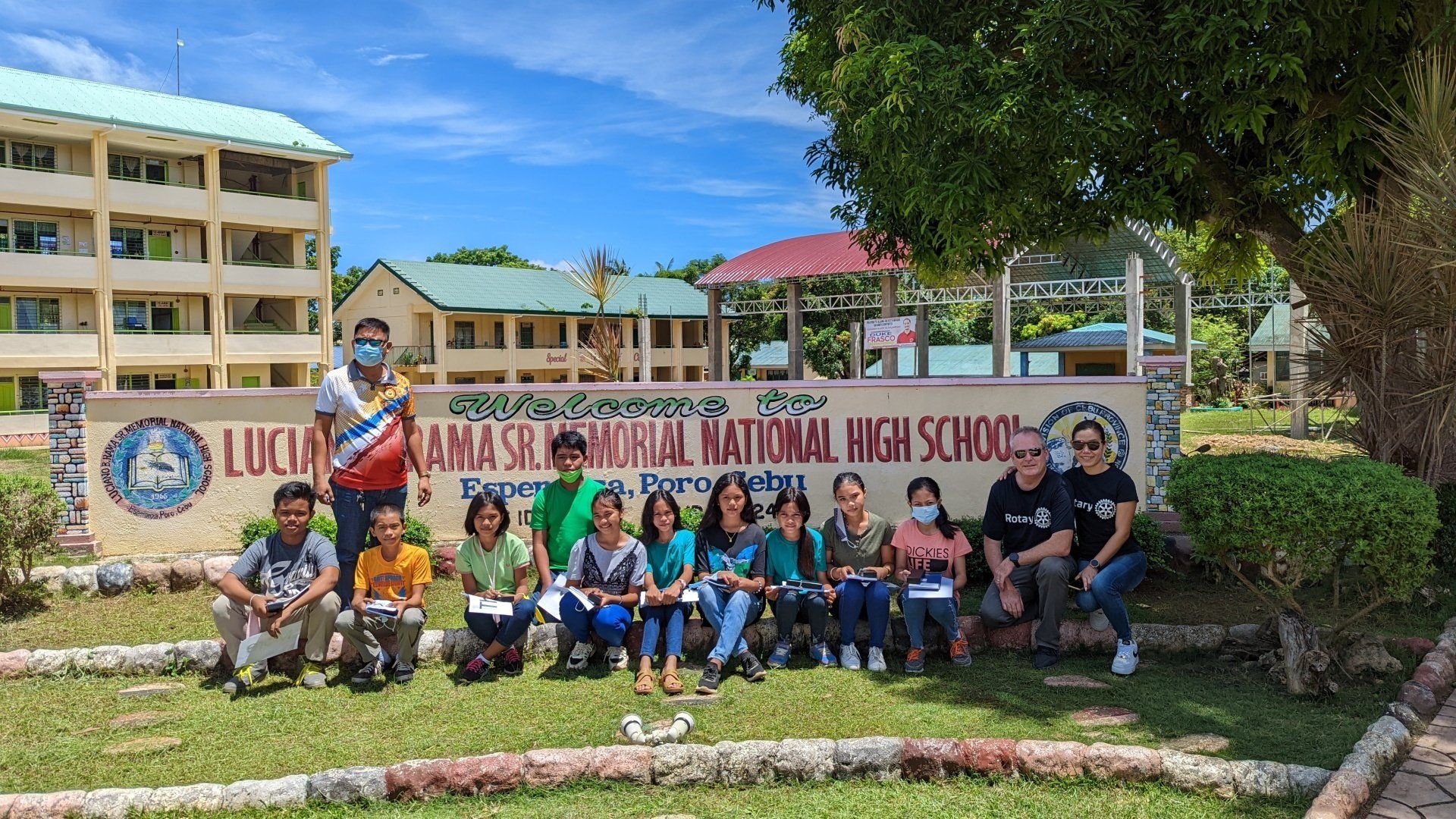 A group of people are posing for a picture in front of a building.