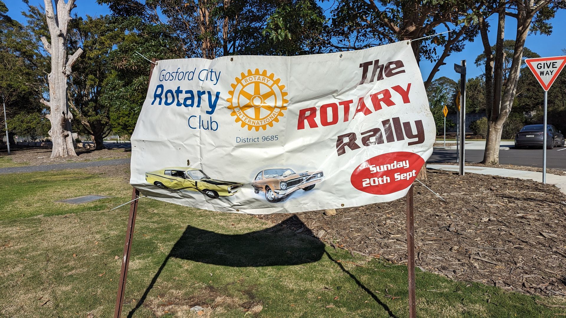 A sign that says the rotary rally on it