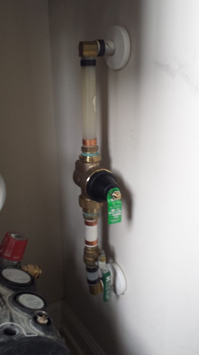 Bought the ice maker extension for my under sink reverse osmosis water  filter and cannot figure out existing water line shutoff, it just spins? :  r/Plumbing