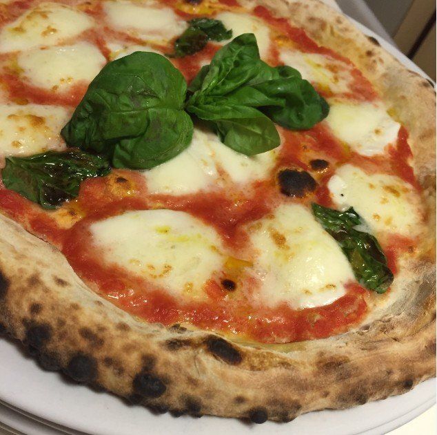 pizza margherita pizzeria Pepenero Sarzana  La Spezia