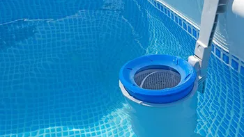 in-pool filter in clean water
