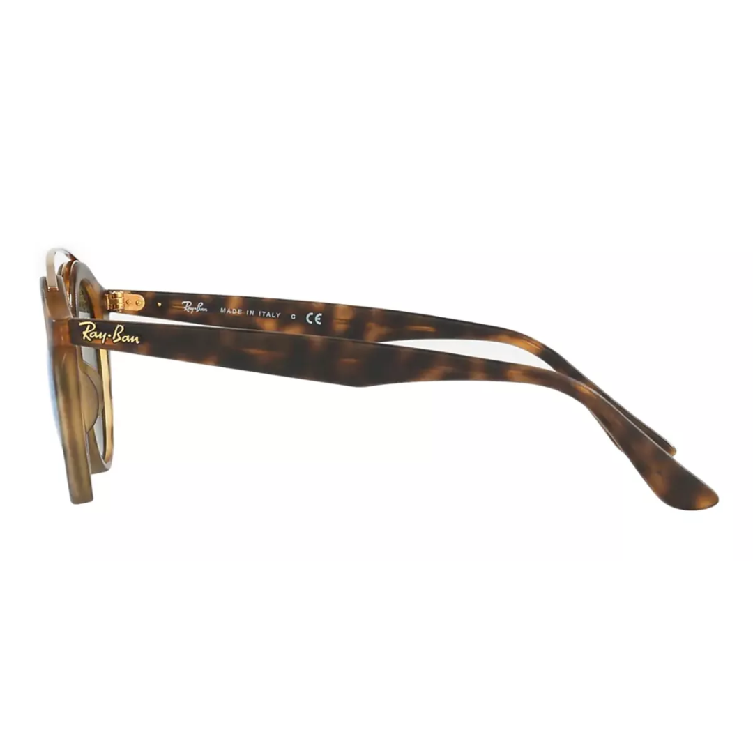 Gafas de sol Ray-Ban con lentes espejadas azules, caja, estuche, paño de limpieza y paño.