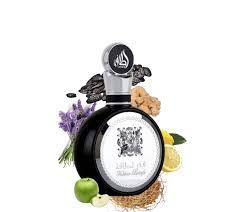 Frasco de perfume negro con etiqueta y tapón plateados junto a caja negra con diseño de filigrana plateada.