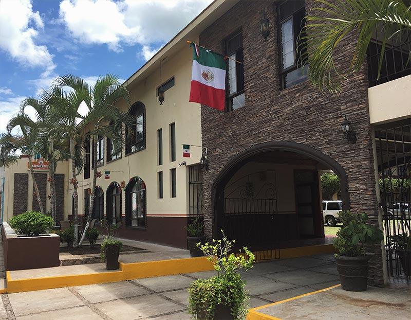 HOTEL QUINTA BLANCA - ESTACIONAMIENTO