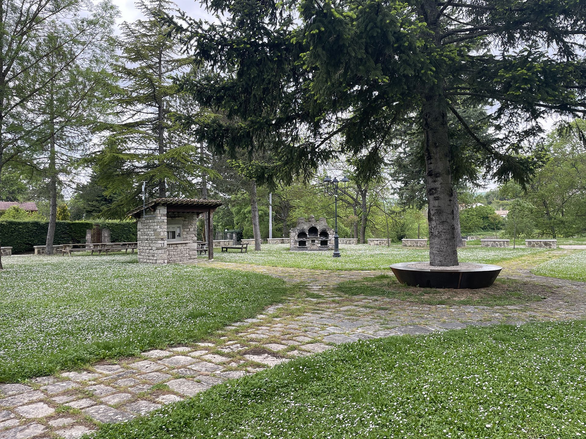 area attrezzata pic-nic