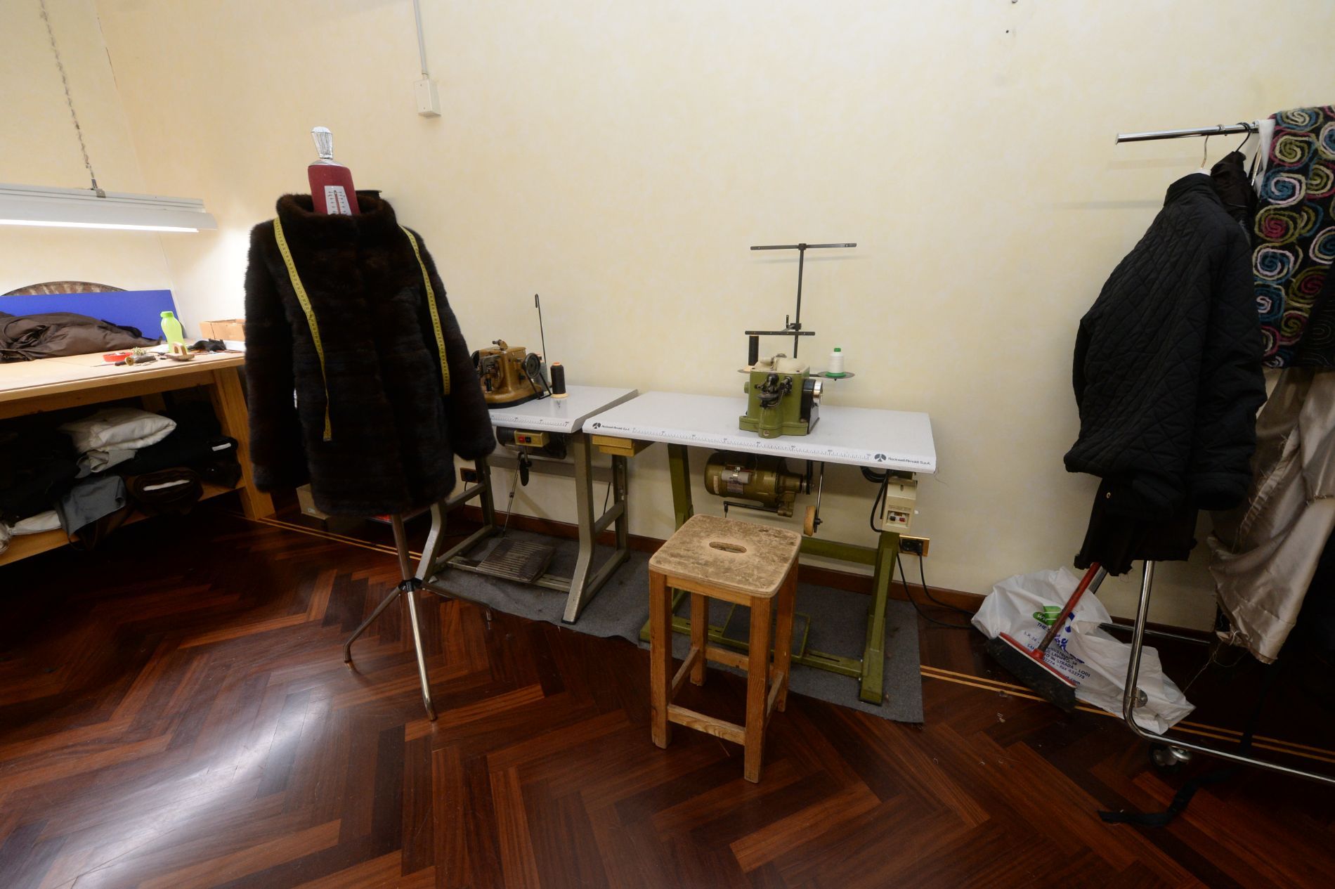 Postazione per la riparazione di pellicce