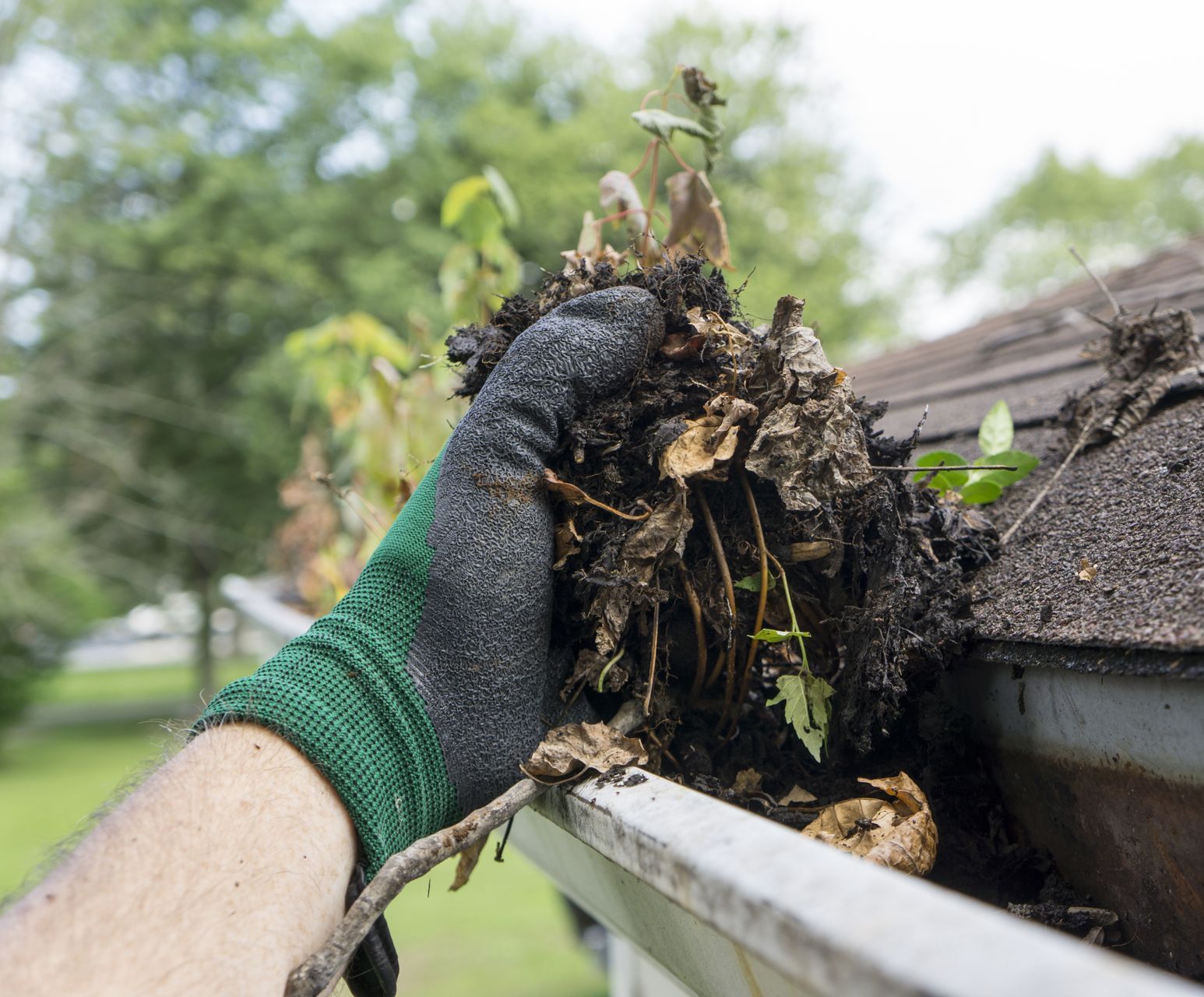 cleaning a gutter