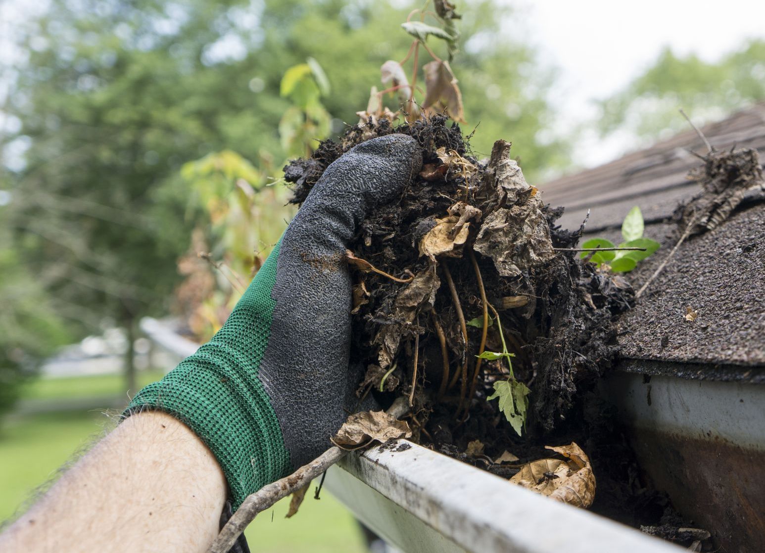 cleaning a gutter