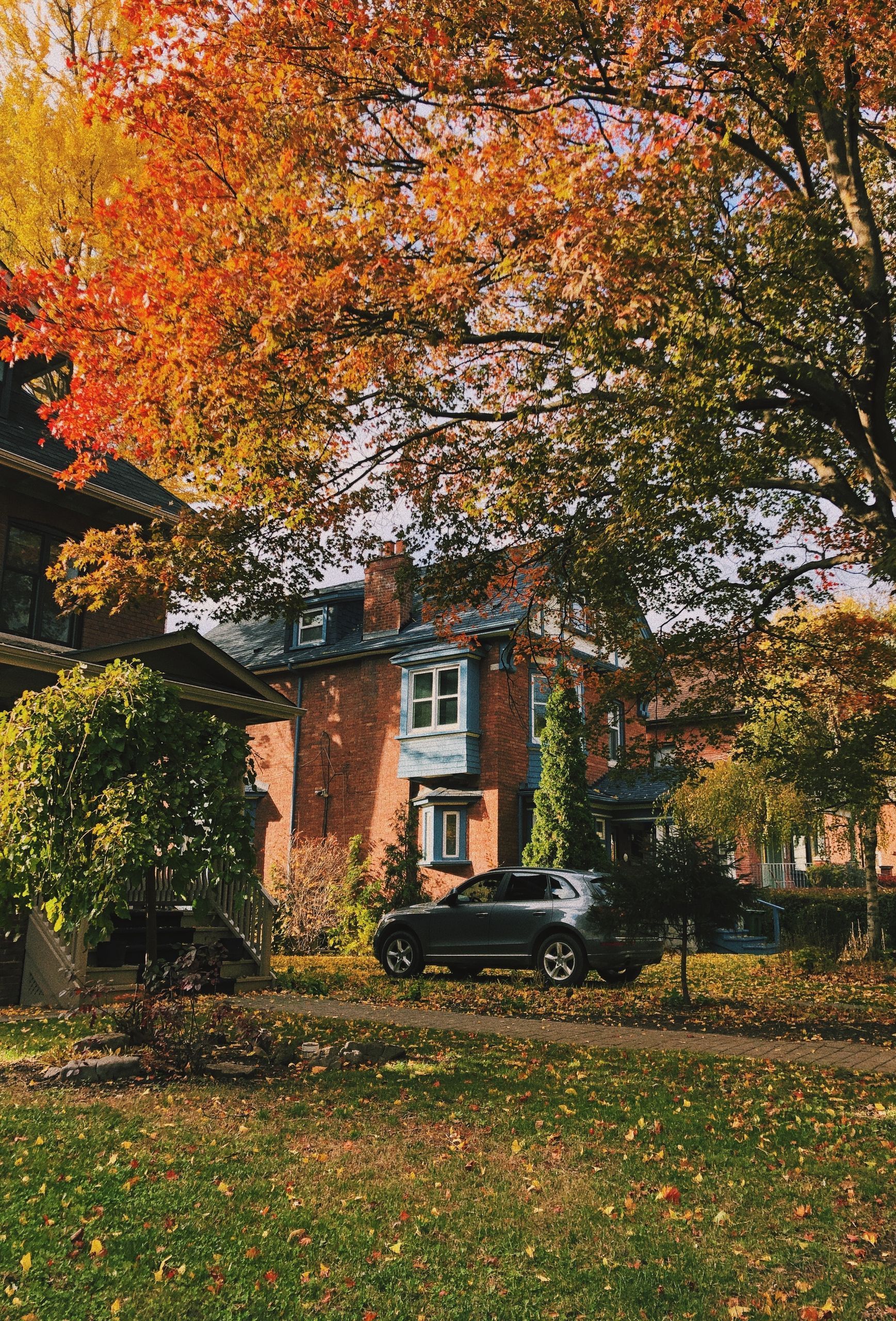 house and car in the fall