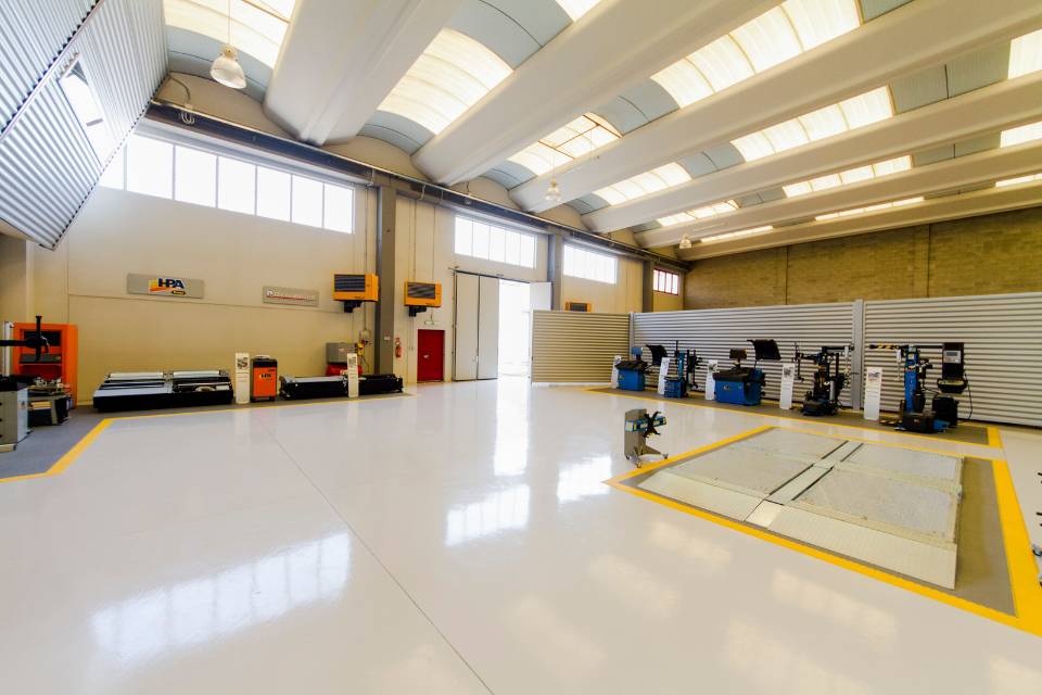 laboratorio per test su auto