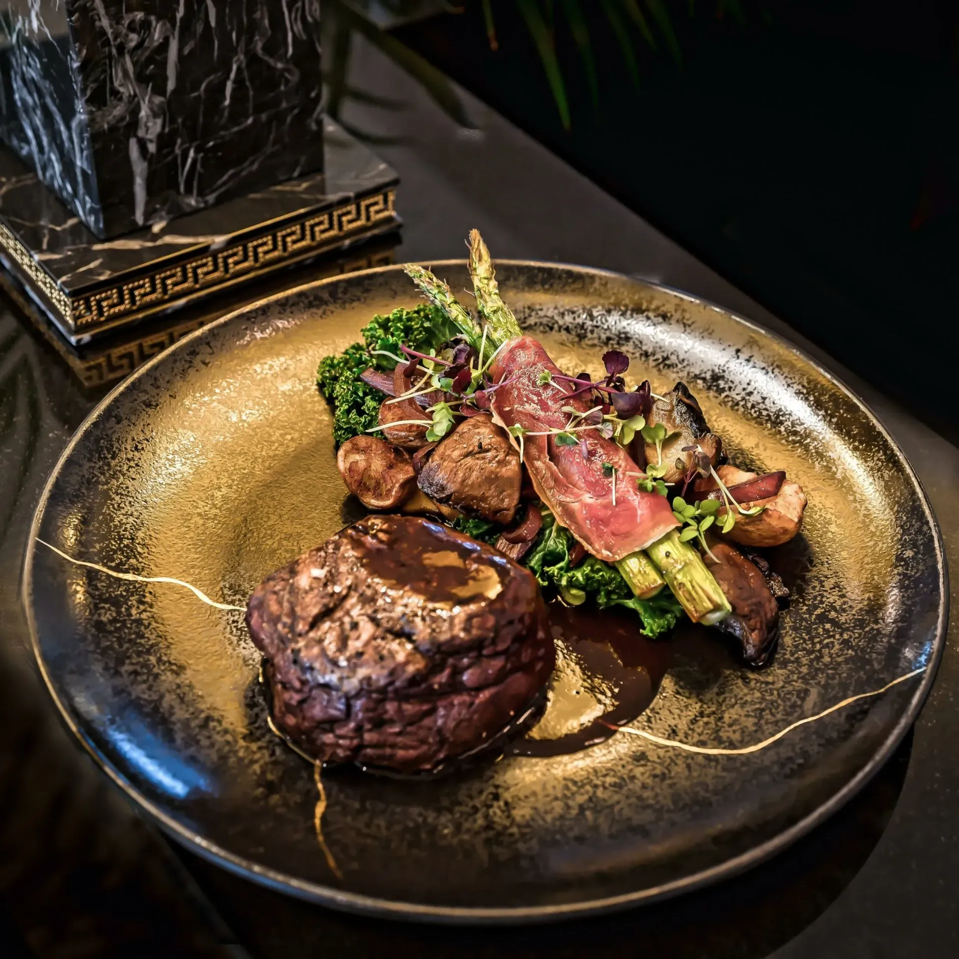 Hótel Keflavík. Deluxe upplifun. Deluxe herbergi, kvöldverður og vellíðan - Vetrargjafabréf
