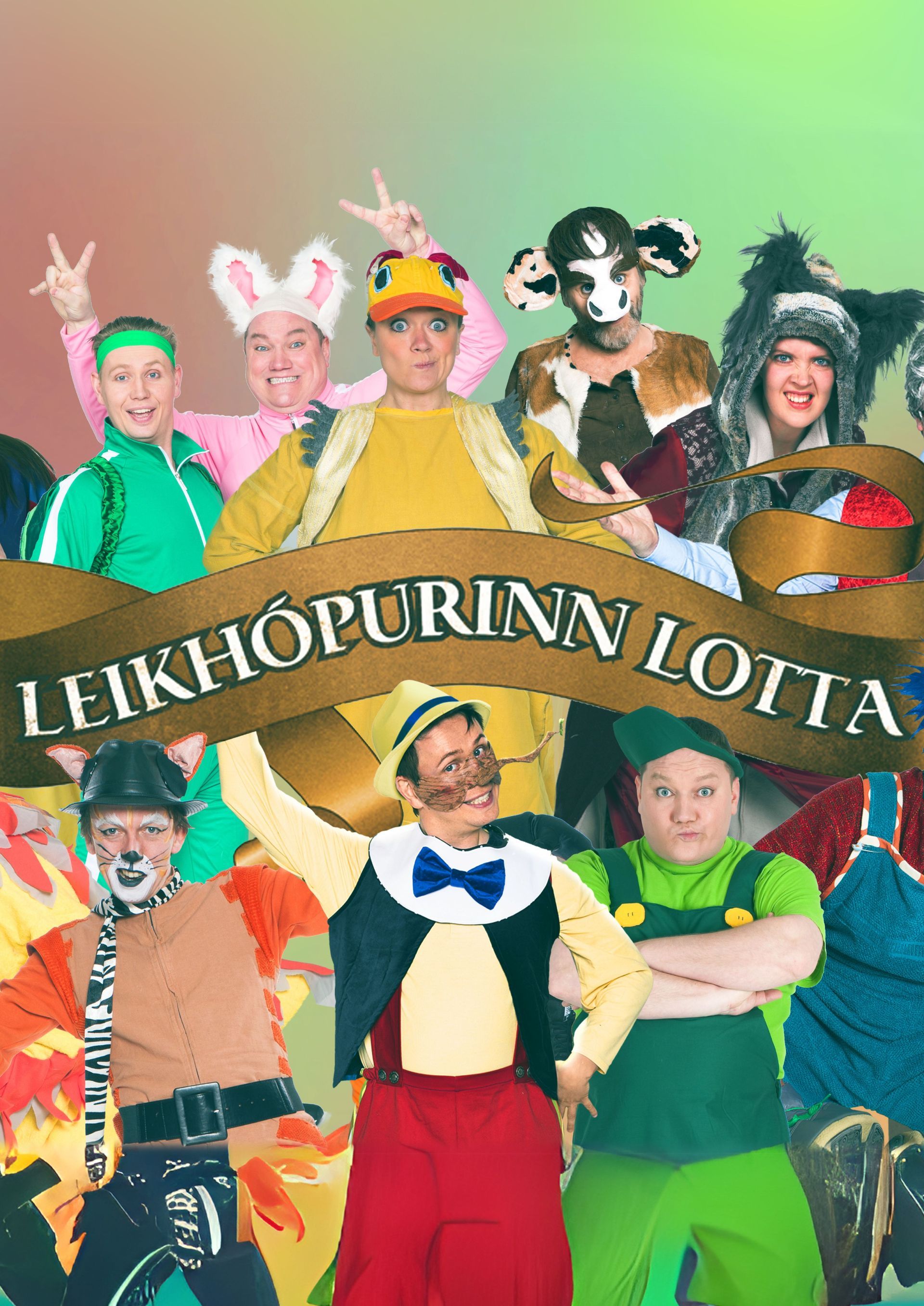 Hópur búningaklæddra flytjenda pósar umhverfis „Leiköpurin Lotta“ borða á litríkum bakgrunni.