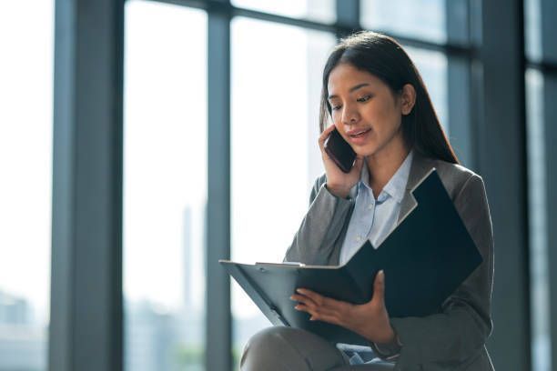 A large warehouse filled with lots of shelves and boxes.