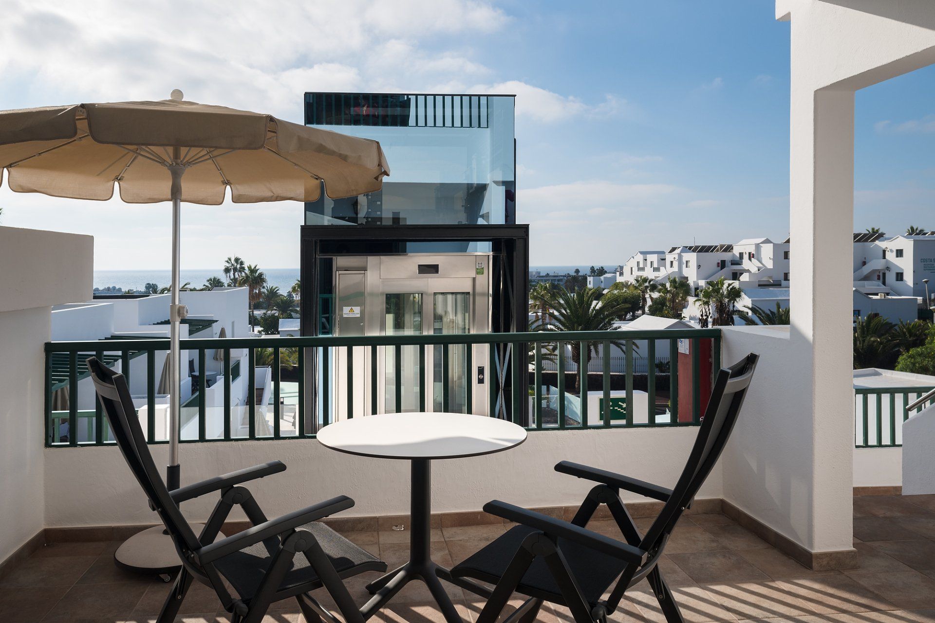 Self-catering-apartment-1st-floor-terrace-elevator-view-puertodelcarmen-Lanzarote-VillaCanaima