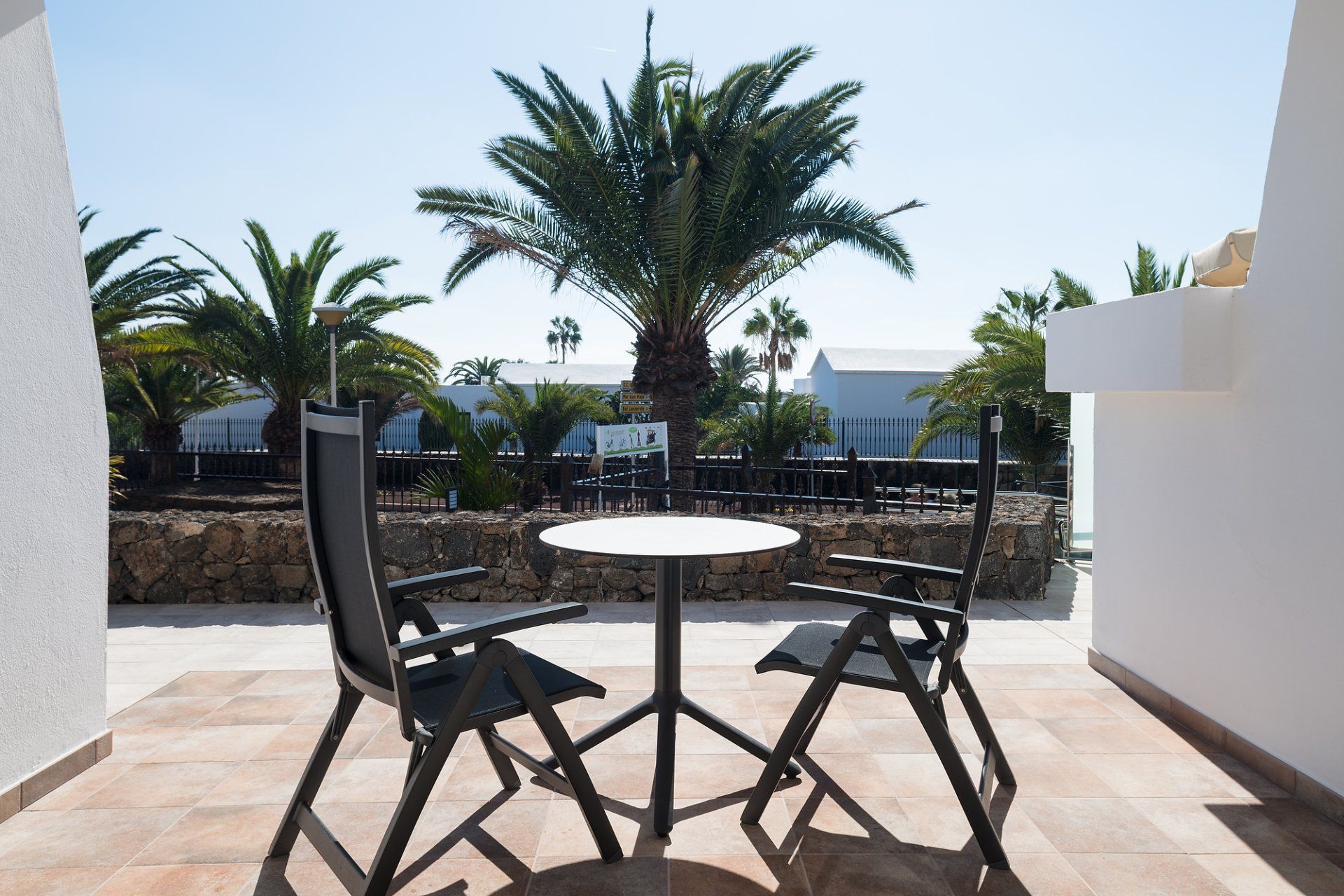 Street-garden-view-1bedroom-apartment-terrace-puertodelcarmen-Lanzarote-VillaCanaima