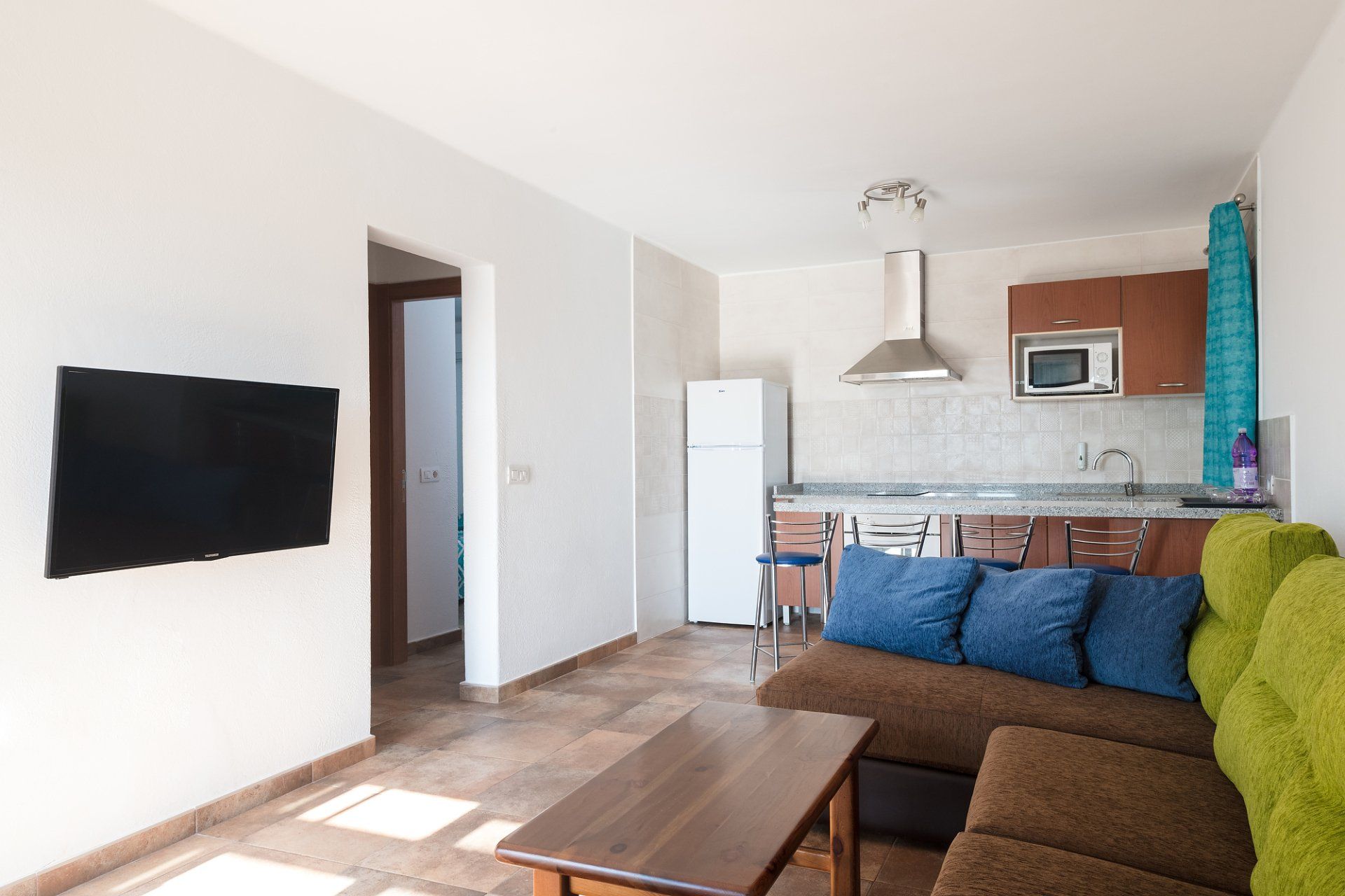 Living room with sofa & TV and Equipped kitchen at 2 bedrooms apartment in Villa Canaima Apartments 