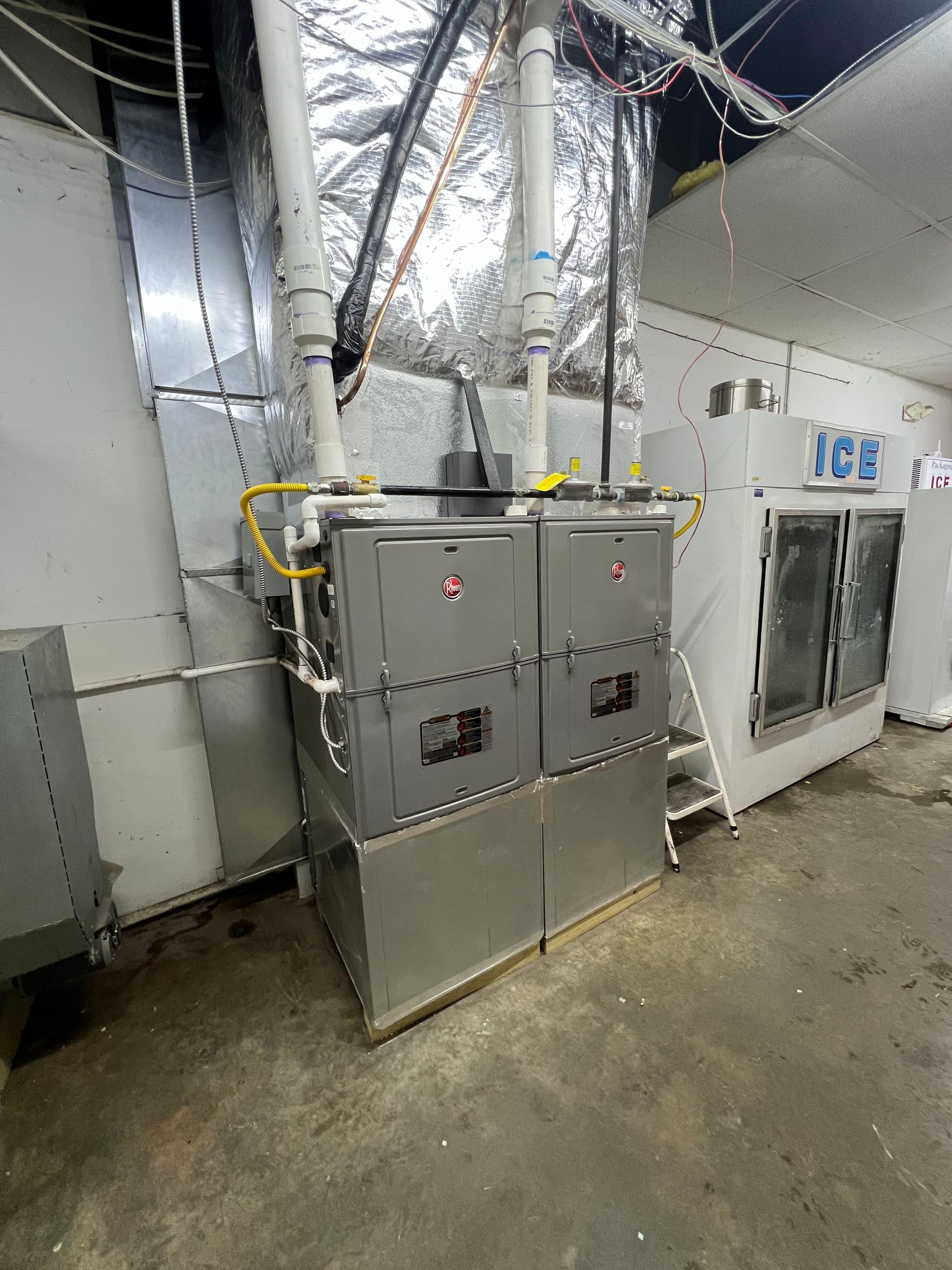 A room with a stove and a refrigerator in it.