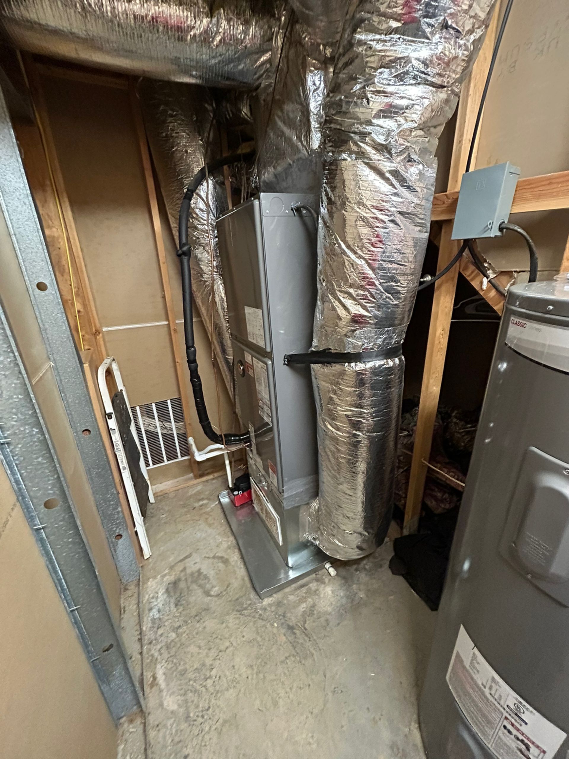 A room with a heater and a water heater in it.