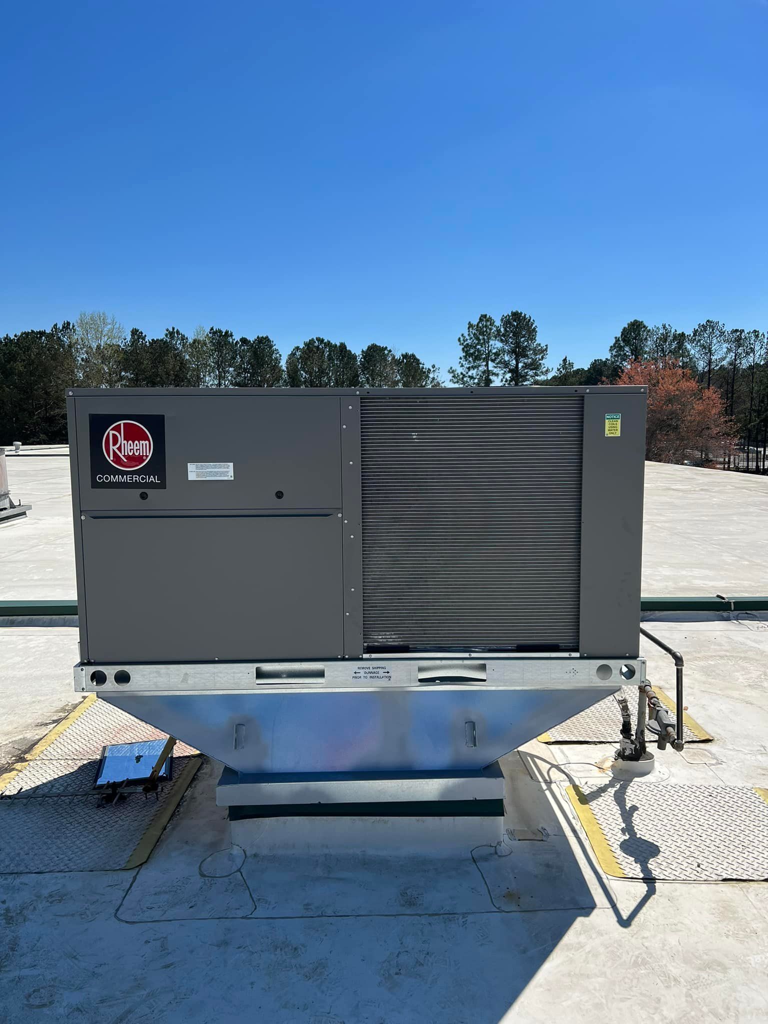 A large air conditioner is sitting on top of a roof.