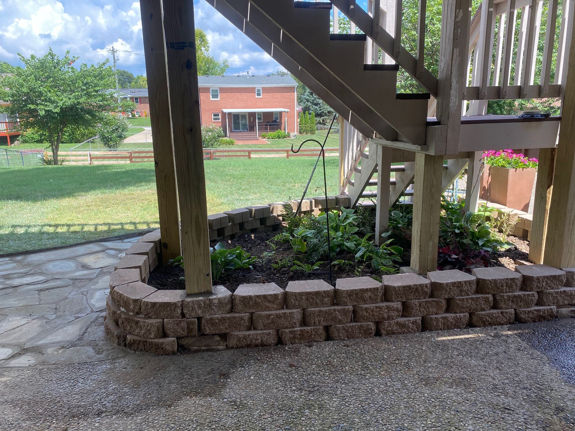 Summer-Ready Hardscapes: Create the Perfect Outdoor Entertaining Space