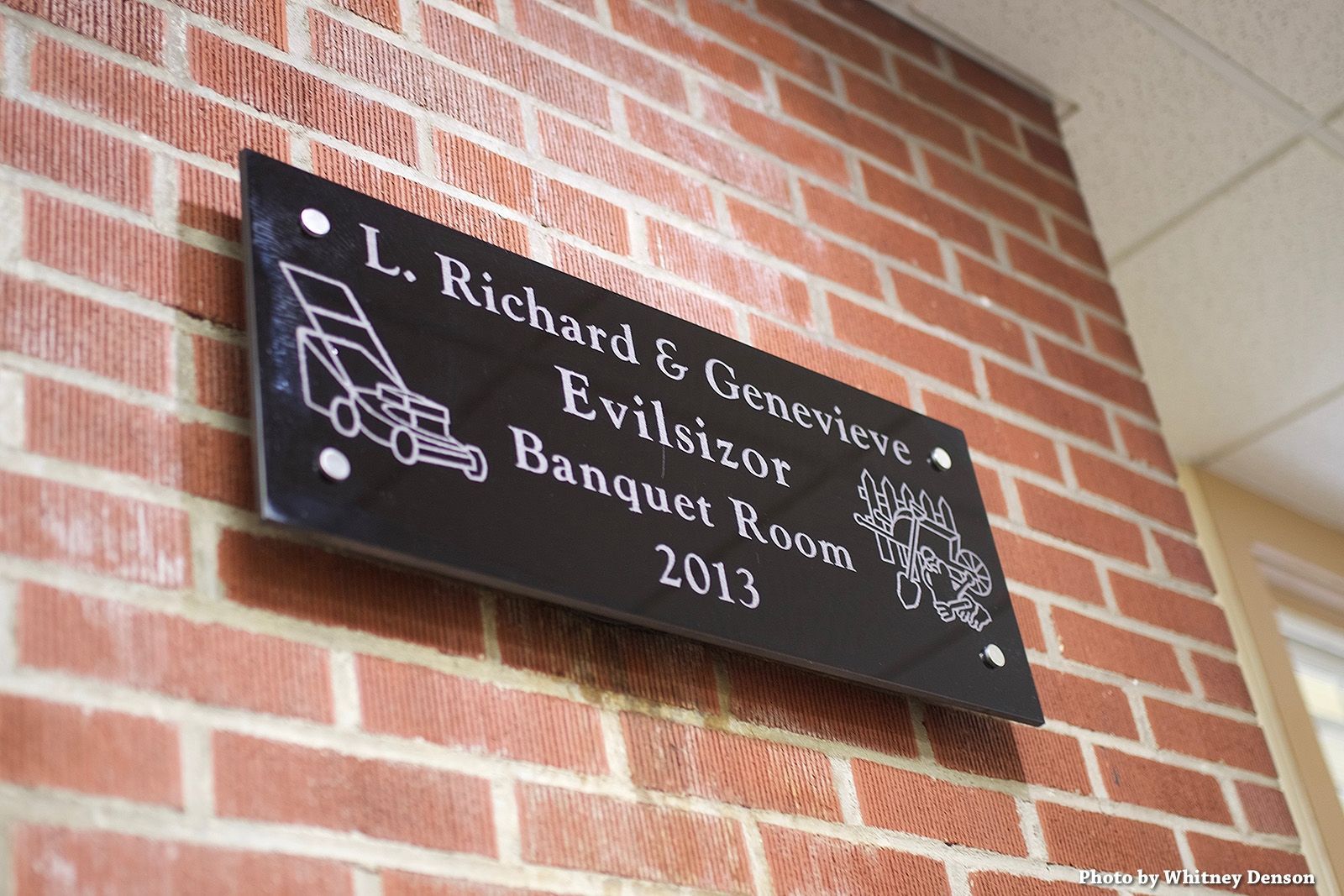 Black plaque on a brick wall: 