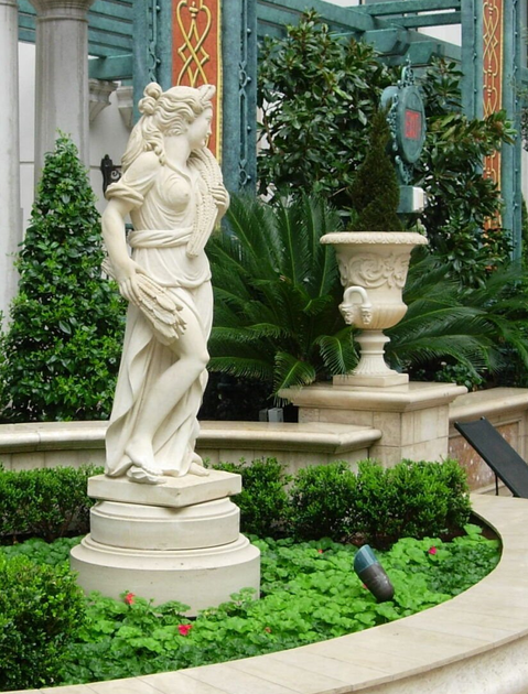 Alexander Widmann, natural stone, garden sculpture, Naturstein, garten Skulptur, Statue, limestone, leccese, Vicenza, marble, Italy