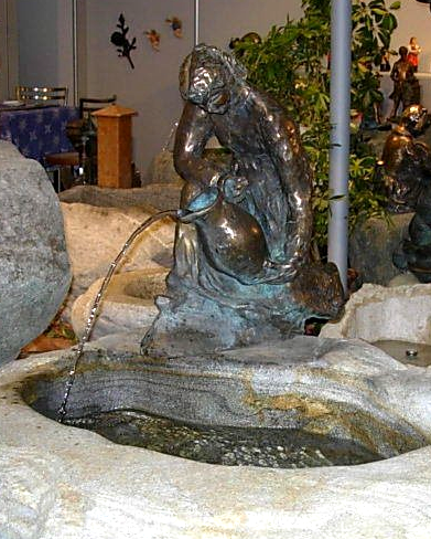 Getrud Mitterstieler-Widmann, Bronze, Figuren, Skulpturen, Statuen, Brunnenfiguren, Gartenfiguren, Algund, Südtirol, Italien