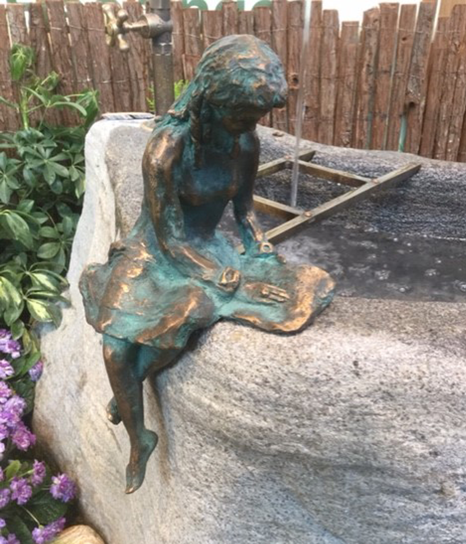 Getrud Mitterstieler-Widmann, Bronze, Figuren, Skulpturen, Statuen, Brunnenfiguren, Gartenfiguren, Algund, Südtirol, Italien